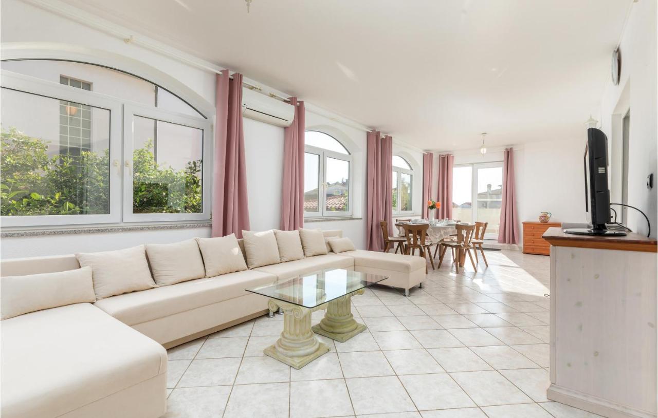 Apartma 3 Bedroom Awesome Apartment In Pula Pula