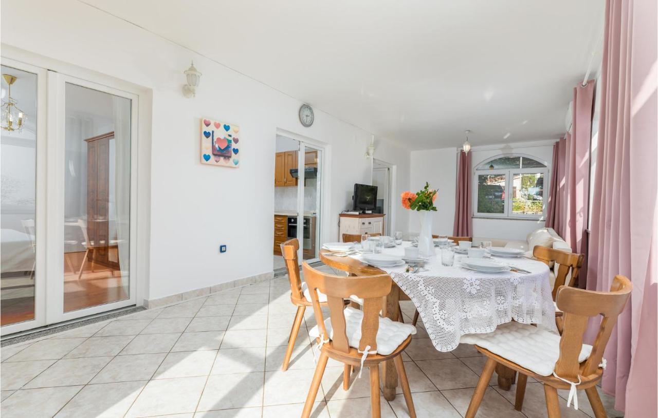 Apartma 3 Bedroom Awesome Apartment In Pula Pula