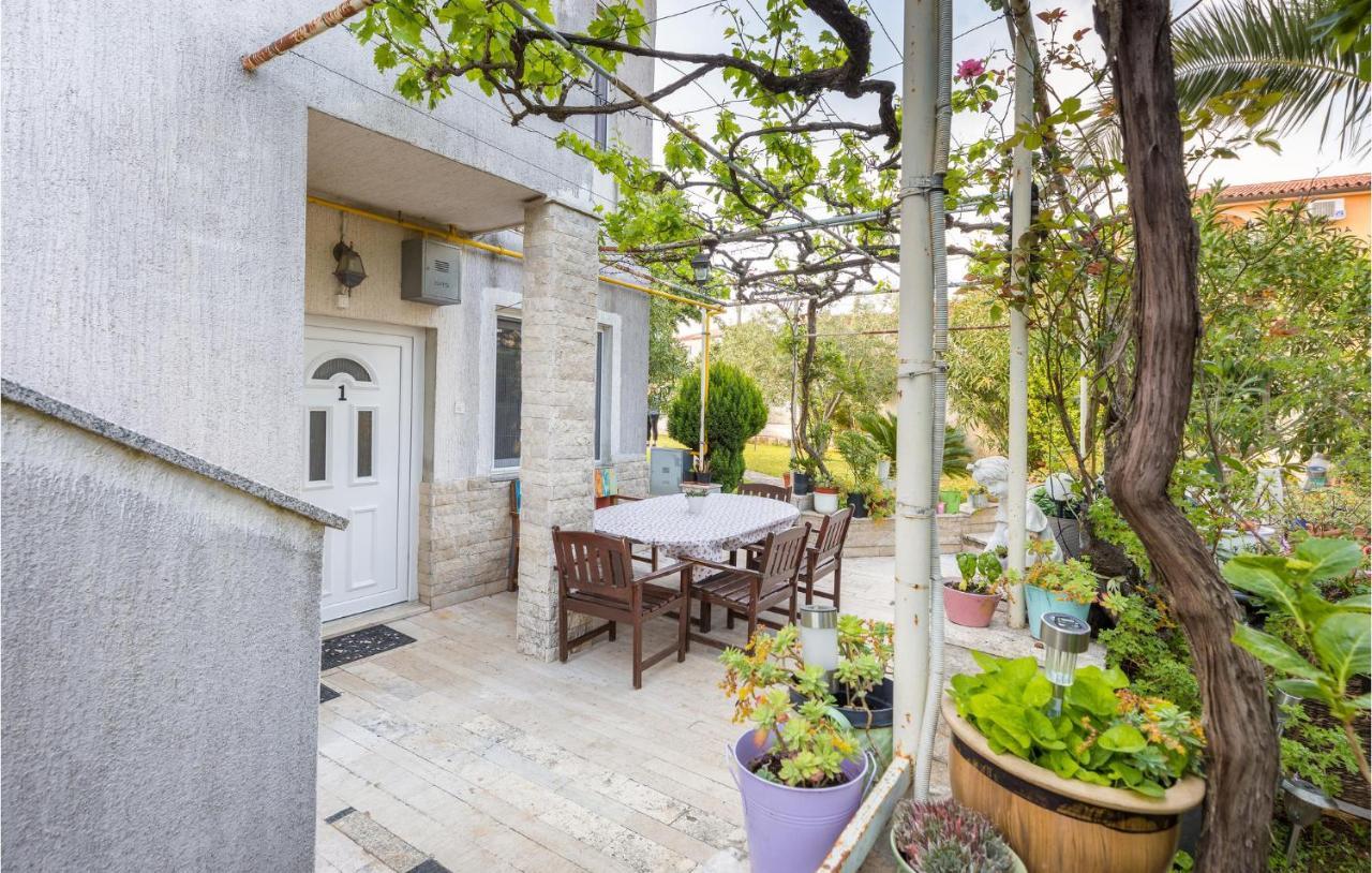 Apartmán 3 Bedroom Awesome In Pula