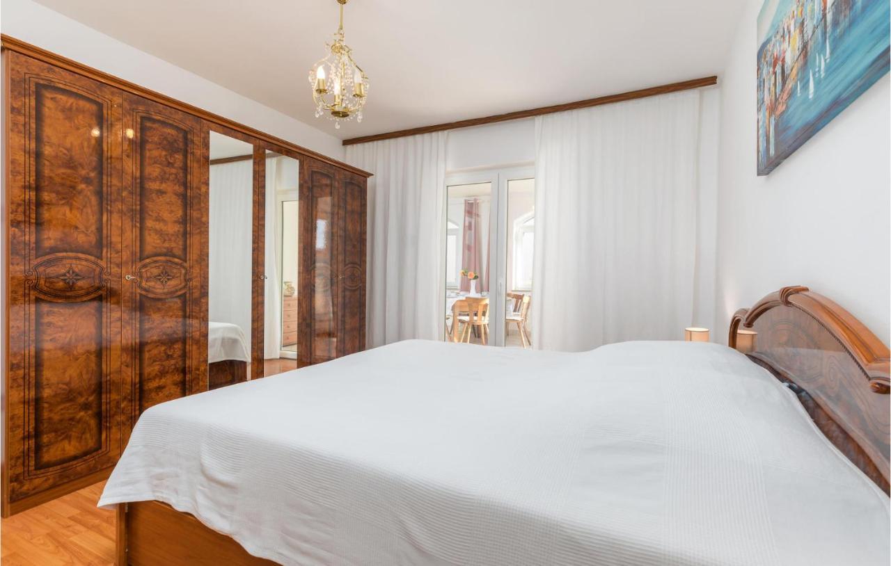 3 Bedroom Awesome Apartment In Pula Apartment *