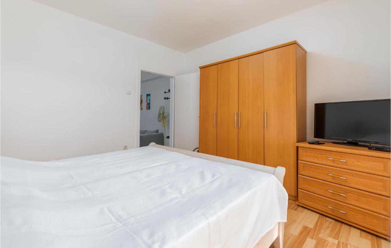 3 Bedroom Awesome Apartment In Pula *