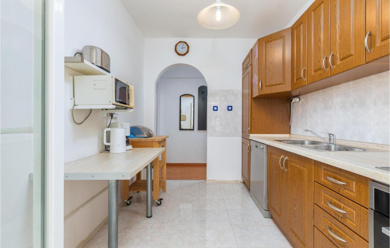 Apartment 3 Bedroom Awesome Apartment In Pula *