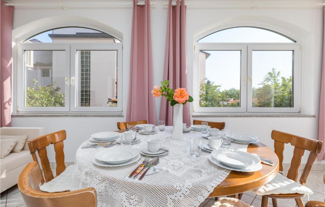 Apartment 3 Bedroom Awesome Apartment In Pula